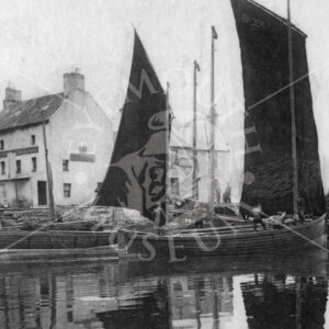 boats-in-eyemouth-harbour